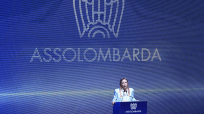 Copertina di Meloni dall’assemblea di Assolombarda ammette: “Sul caro energia servono risposte strutturali”. E torna ad attaccare le quote Ue di emissione