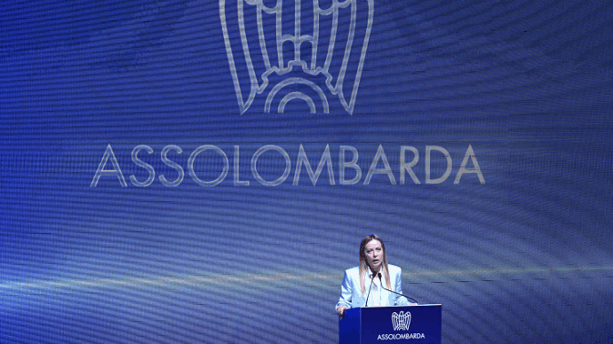 Meloni dall’assemblea di Assolombarda ammette: “Sul caro energia servono risposte strutturali”. E torna ad attaccare le quote Ue di emissione