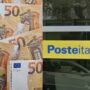 Copertina di Maschere di Halloween e pistole (vere) per una rapina da 100mila euro all’ufficio postale a Roma