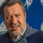 Copertina di Lega, Salvini si dimette in vista del congresso e annuncia un nuovo simbolo: “Il mondo cambia”