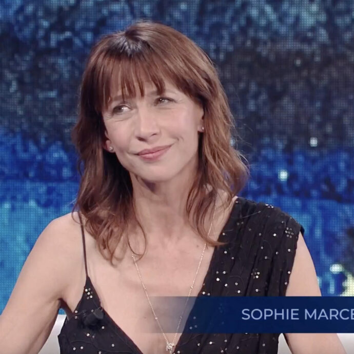 “Il mondo è spaccato tra ricchi e poveri e i liceali francesi sono in strada solo per dire che hanno voglia di lavorare, ma la collera e la violenza non vanno mai bene”: così Sophie Marceau