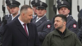 Incendio alla stazione Starlink in Polonia, arrestati due cittadini turchi. Il governo: “Dietro c’è la Russia. Un atto di guerra ibrida”