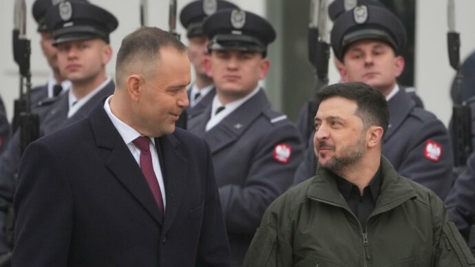Incendio alla stazione Starlink in Polonia, arrestati due cittadini turchi. Il governo: “Dietro c’è la Russia. Un atto di guerra ibrida”