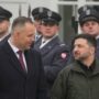 Copertina di Incendio alla stazione Starlink in Polonia, arrestati due cittadini turchi. Il governo: “Dietro c’è la Russia. Un atto di guerra ibrida”
