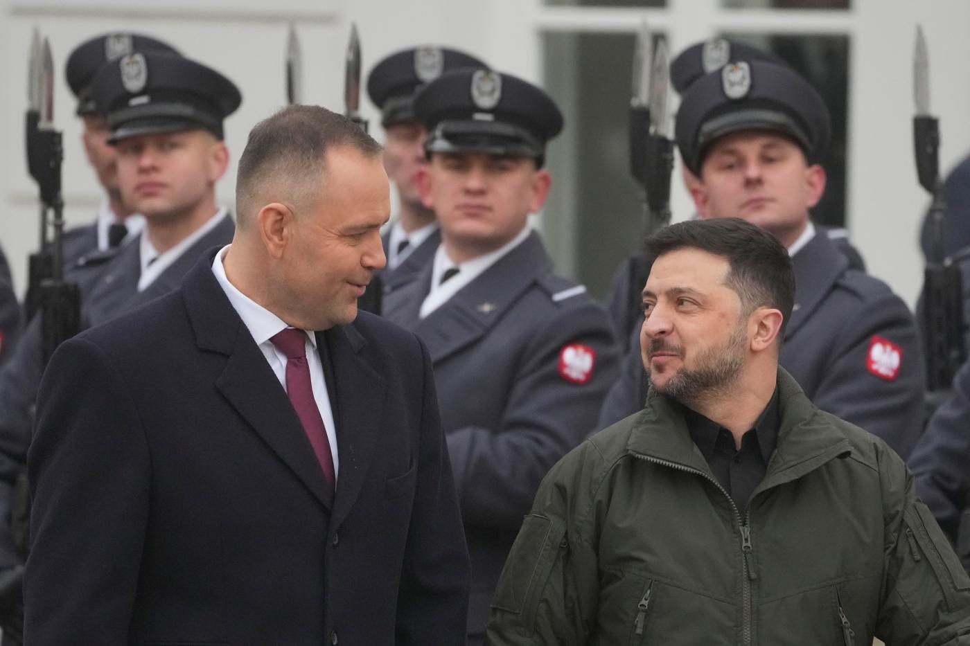 Incendio alla stazione Starlink in Polonia, arrestati due cittadini turchi. Il governo: “Dietro c’è la Russia. Un atto di guerra ibrida”