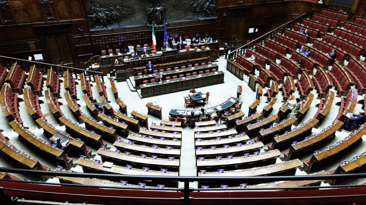 l8217aula vuota mentre parla giorgetti e la consuetudine della settimana corta dei parlamentari ecco perch233 nasce e come viene giustificata da Ilfattoquotidiano.it l8217aula vuota mentre parla giorgetti e la consuetudine della settimana corta dei parlamentari ecco perch233 nasce e come viene giustificata