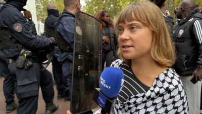 Copertina di Francia, anche Greta Thunberg in piazza con gli studenti: “Orgogliosa di loro”