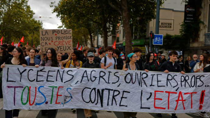 Francia, studenti ancora in corteo. Tensioni a Rennes e Lione