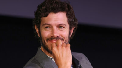 Copertina di “Per far durare un matrimonio 12 anni serve umiltà. È più facile avere sempre ragione quando sei single”: Adam Brody si racconta e torna con “Nobody Wants This 3”