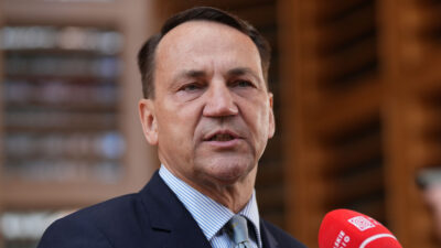 Copertina di Polonia: “I paesi Nato si preparino a un attacco ibrido con vittime della Russia”