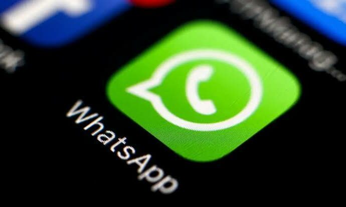 Rivoluzione su WhatsApp, arriva la funzione per programmare l’invio dei messaggi: “Programmabili da 10 minuti a 2 settimane, arriveranno anche se si è offline”