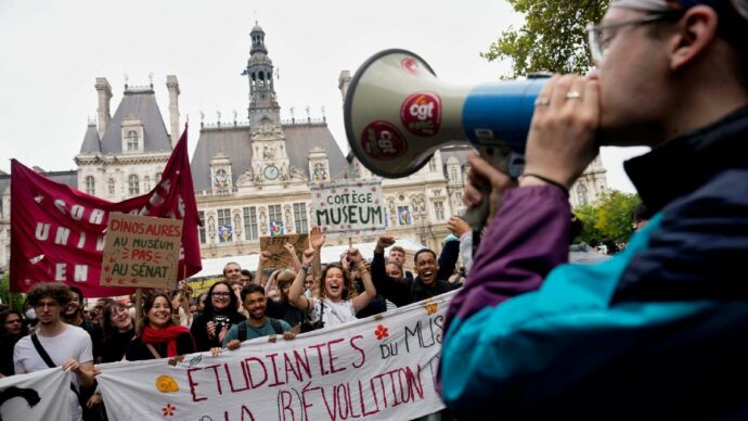 Studenti in piazza, scontri a Parigi