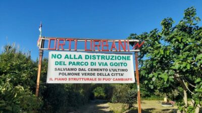 Copertina di La battaglia per gli Orti urbani di Livorno: il Comune propone di dimezzare l’area edificabile, gli attivisti insistono: “Zero cemento”