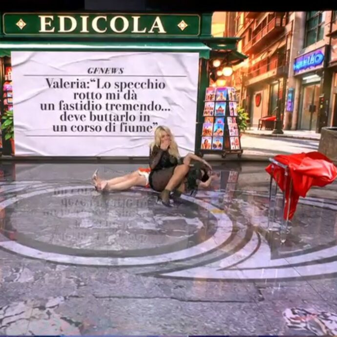 “Mi ha dato una testata in faccia, ho bisogno di un medico. Sto sanguinando”: rovinosa caduta al “Grande Fratello Vip” per Valeria Marini e Carmen Di Pietro