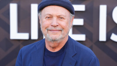 Copertina di “L’incendio del 2025 ha bruciato la mia casa. Un vicino in lacrime ci ha avvisato che non c’era più nulla. C’è stata una cosa che mi ha salvato in quel momento”: parla Billy Crystal