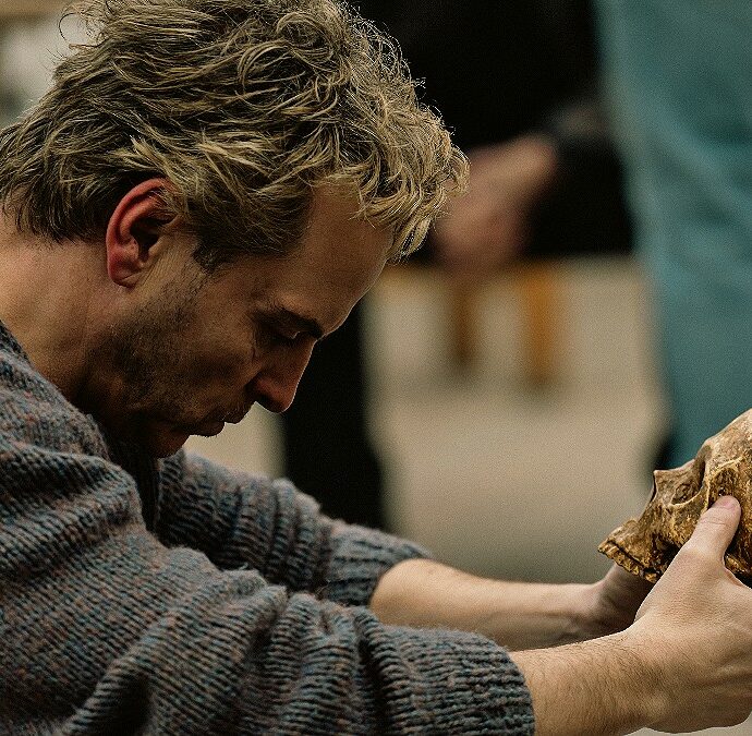 L’arte come resistenza alla Festa del Cinema di Roma: la sfida di Ian Charleson in Elsinor con Andrew Scott e la morte e la rinascita di Salman Rushdie