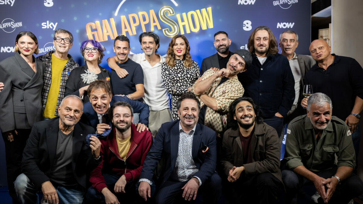 “Quello stron**o di Max Angioni non lo volevamo. Dopo tre anni si è proposto e lo abbiamo preso”: l’ironia della Gialappa’s Band. Tra le novità Federica Sciarelli in pensione e Emma contro gli haters