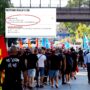 Copertina di Ilva, terzo giorno di proteste degli operai: aeroporti pugliesi senza gasolio fino a venerdì. In difficoltà anche le pompe di benzina Eni
