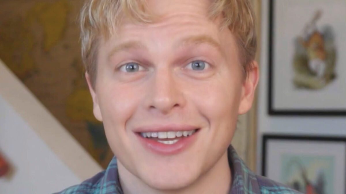 “Grindr sta addestrando la sua Intelligenza Artificiale sulle tue foto, la tua età e i tuoi tap di default, senza chiedere il permesso”: l’analisi del Premio Pulitzer Ronan Farrow