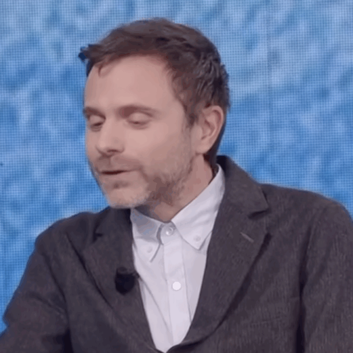 “Ho disconnesso da internet il computer, consegnerò il mio romanzo su una chiavetta. Ora che c’è l’AI, non si può stare in pace con il pensiero che un’entità ti sorvegli in tutto”: così Paolo Giordano