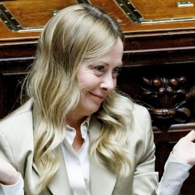 Copertina di Gasolio: Meloni  contro Trump  e Putin. Mozione anti-Vannacci