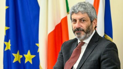 Copertina di Autonomia, Decaro e Fico annunciano ricorso