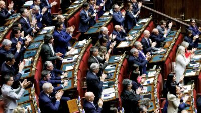 Copertina di Applausi alla premier, la destra dem va dritta allo scontro: "Giorgia ha ragione sull’Ucraina"