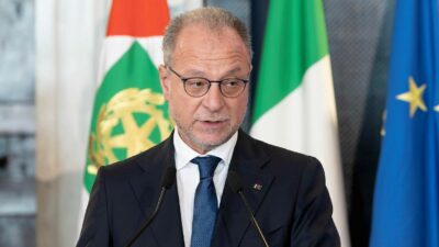 Copertina di La Procura di Roma chiede alla Camera i messaggi tra Mulè e l’indagato nell’inchiesta sugli appalti alla Difesa