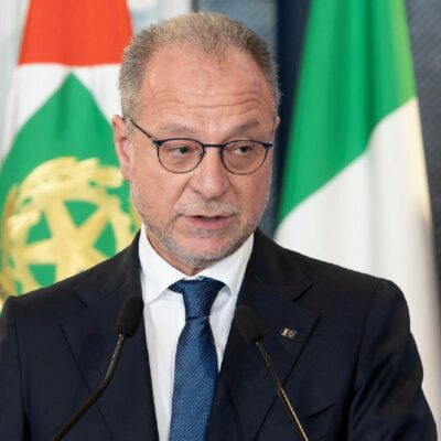 Copertina di La Procura di Roma chiede alla Camera i messaggi tra Mulè e l’indagato nell’inchiesta sugli appalti alla Difesa