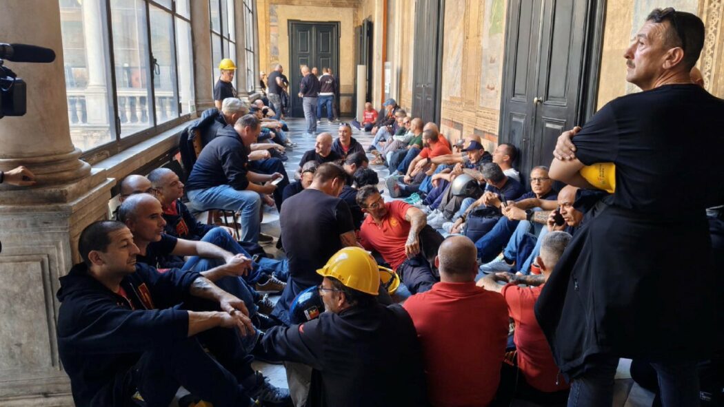 Ex Ilva, commissari: “Taranto e Genova non chiudono”. Per ora