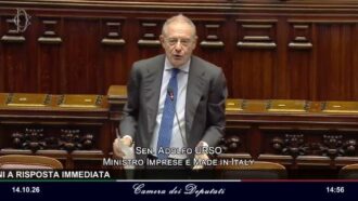 Copertina di Crisi dell’auto, la surreale teoria di Urso: “I cinesi non investono qui perché Stellantis non ha chiuso le fabbriche”
