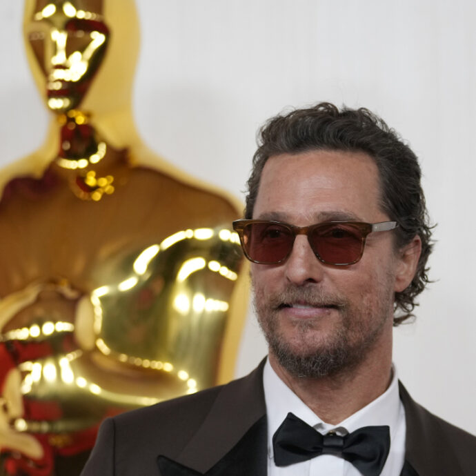 “È stata dura. Ho passato due giorni nel deserto per leggere tutte le recensioni negative ricevute negli ultimi vent’anni”: lo rivela Matthew McConaughey