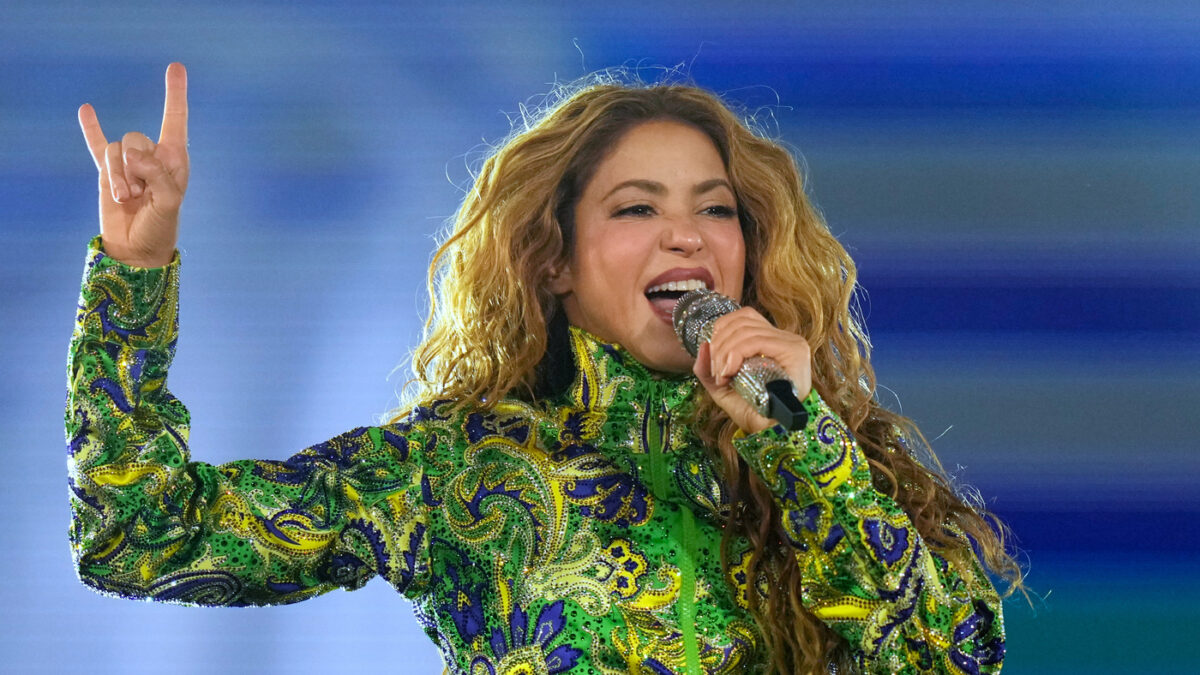 “Un tempo era il mio compagno, oggi è un amico dell’anima”: Shakira a sorpresa ringrazia l’ex sul palco (e non è Gerard Piqué). L’artista incassa oltre 500 milioni di dollari con 13 show sold out a Madrid