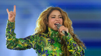 Copertina di “Un tempo era il mio compagno, oggi è un amico dell’anima”: Shakira a sorpresa ringrazia l’ex sul palco (e non è Gerard Piqué). L’artista incassa oltre 500 milioni di dollari con 13 show sold out a Madrid