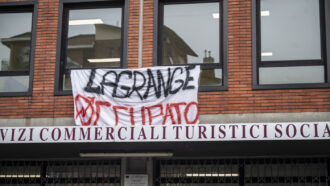 Copertina di Da Torino a Roma e Napoli: le prime scuole occupate in Italia. Venerdì 16 sciopero nazionale e cortei