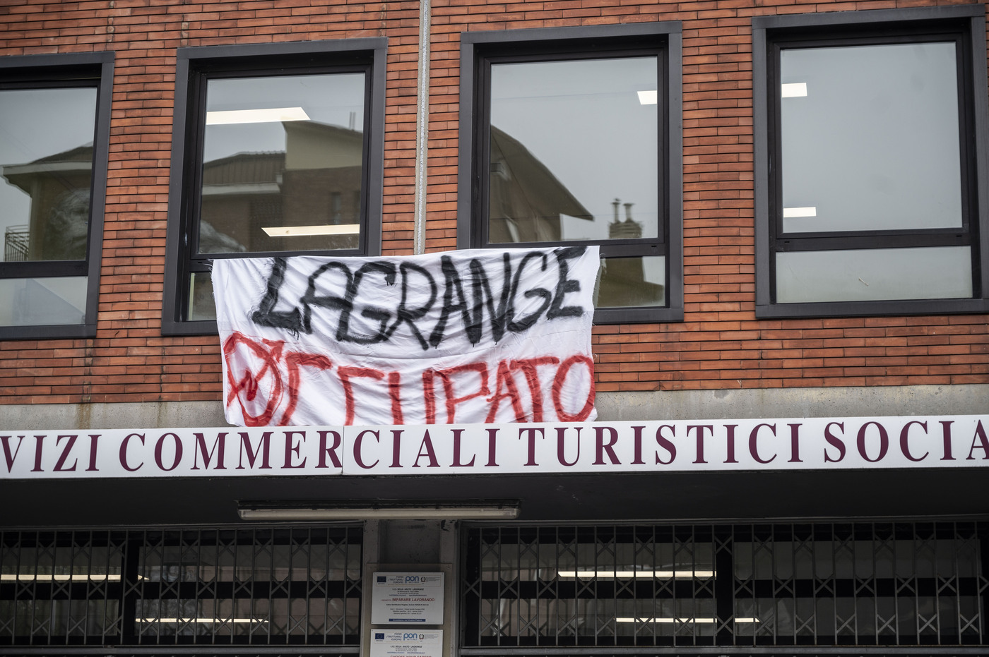 Da Torino a Roma e Napoli: le prime scuole occupate in Italia. Venerdì 16 sciopero nazionale e cortei