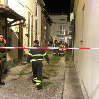 Copertina di Duplice omicidio nel Modenese: coppia di anziani trovata decapitata in casa
