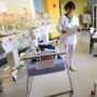 Copertina di Screening neonatali a due velocità, la Puglia è già oltre i nuovi Lea: test su oltre 500 malattie contro le 58 garantite a livello nazionale