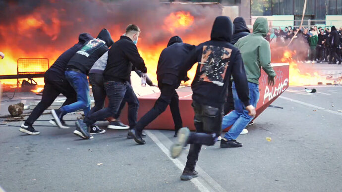 Copertina di Albania, Tirana brucia e gli studenti sfidano Rama: “Più nulla da perdere, la corruzione è ovunque” – il videoreportage