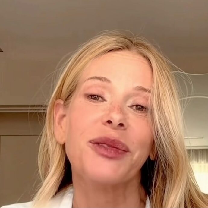 “A 46 anni sono andata in menopausa. Quando l’ho scoperto, mi vergognavo perché mi sentivo meno donna: andavo in giro con gli assorbenti in borsa”: la confessione di Alessia Marcuzzi