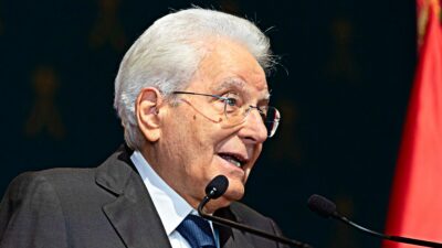 Copertina di Mattarella richiama La Russa e Fontana: “Troppe giornate nazionali, contenetevi”