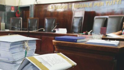 Copertina di Il carovita manda in crisi i tribunali: al Nord tre impiegati su quattro rinunciano al posto fisso