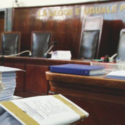 Copertina di Il carovita manda in crisi i tribunali: al Nord tre impiegati su quattro rinunciano al posto fisso