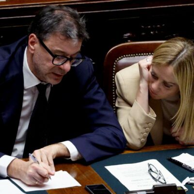 Copertina di Ecco la manovrina da 10 miliardi. Ed è pure appesa al sì dell’Europa