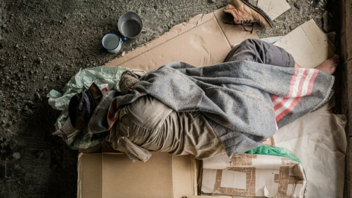 Povertà in Italia: dopo quattro anni  di Meloni numeri peggiori del 2022