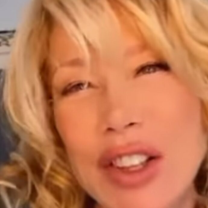 “C’è qualcuno che vuole farmi apparire come quella che ha fatto le scarpe a Geppi Cucciari ma io sono leale. Io raccomandata da Giorgia Meloni? Siamo amiche di penna, non ci siamo mai viste”: parla Nancy Brilli
