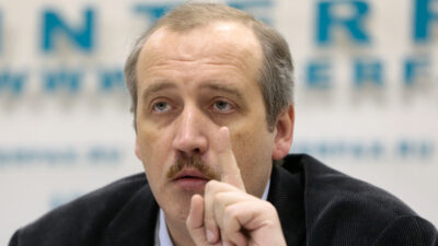 Copertina di Russia, paura per Sergei Sokolov: il direttore di Novaya Gazeta fermato, interrogato e poi rilasciato