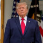 Copertina di Trump sospende le sanzioni alla Russia a due giorni dal via: dazi bloccati per abbassare il prezzo del diesel negli Usa pochi giorni prima delle elezioni di metà mandato