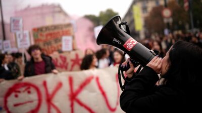 Copertina di Gli studenti tornano in piazza in tutta Italia per il “No Meloni day”, cortei e occupazioni: “Facciamo come in Francia”