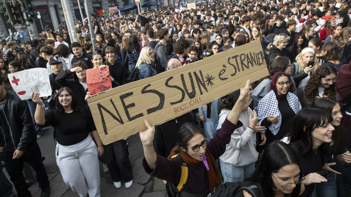 France protests: Macron acknowledges 'failures' after cost of living unrest